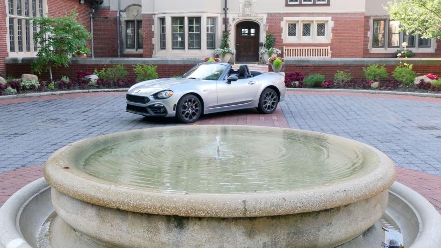  Abarth 124 Spider  2017 года  (NA) (фото 7 из 11)